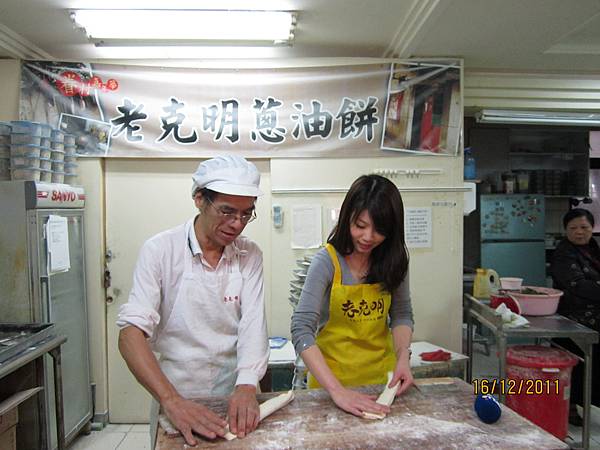 中天新聞-中壢老克明蔥油餅27.JPG