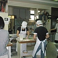 2008-4-9【非凡大探索 】節目採訪老克明蔥油餅5.jpg