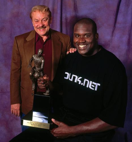 Jerry Buss 與2000年奪得MVP的 Shaquille O'Neal