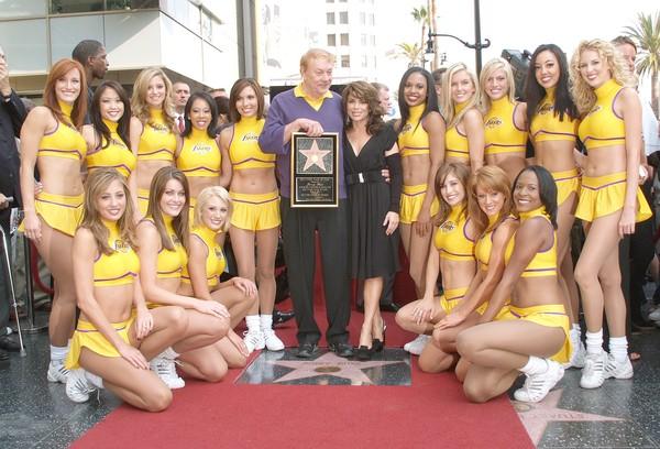 Jerry Buss 與 Lakers Girls