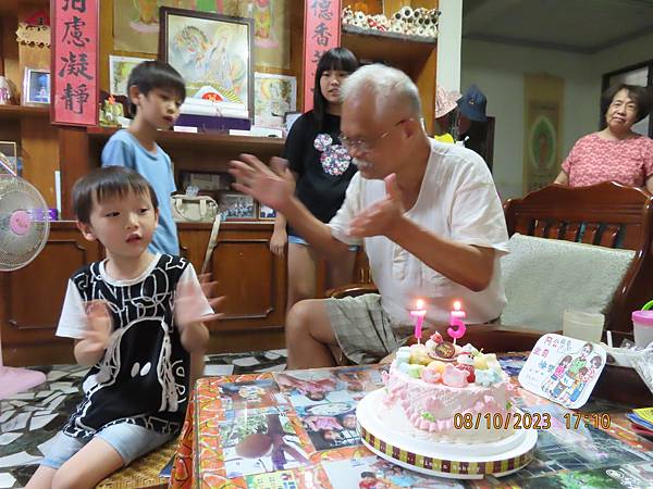 寶貝成長日記(六百四十三)阿公的75歲生日