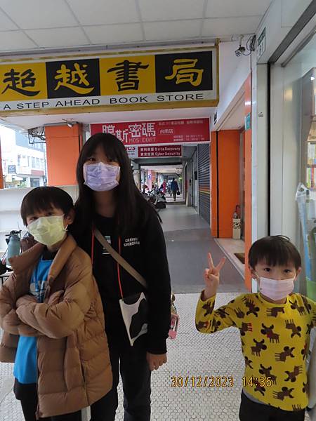 Re: [問題] 火車站前 招租店面變多