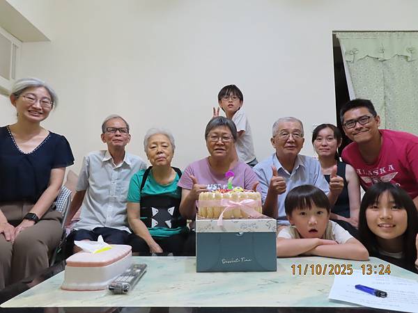 寶貝成長日記(八百三十六)姨丈的生日聚餐