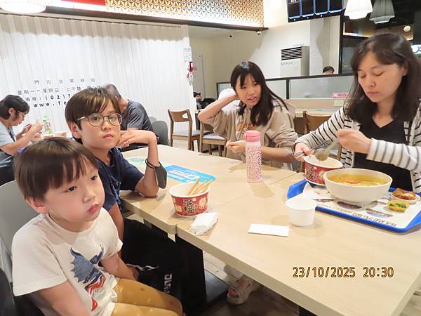 寶貝成長日記(八百三十七)光復節連假返鄉回台南