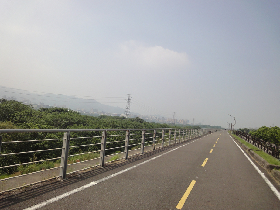 大漢溪左側自行車道