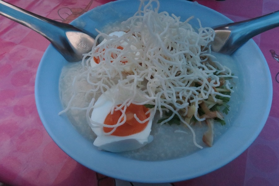 鹹蛋香菇粥45泰銖