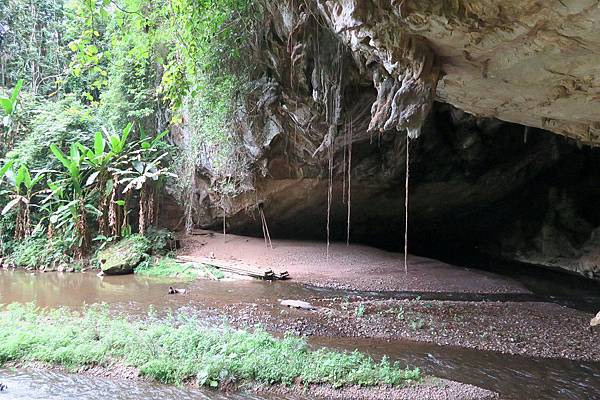 ถ้ำน้ำลอด Tham Nam Lot (Nam Lod Cave)