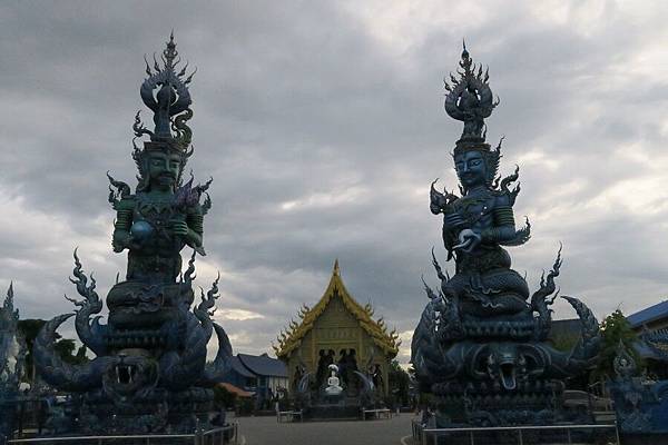 วัดร่องเสือเต้น Wat Rong Suea Ten藍廟