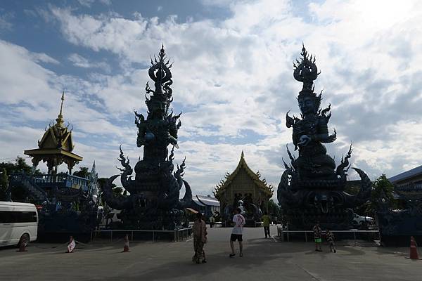 วัดร่องเสือเต้น Wat Rong Suea Ten藍廟