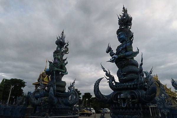 วัดร่องเสือเต้น Wat Rong Suea Ten藍廟