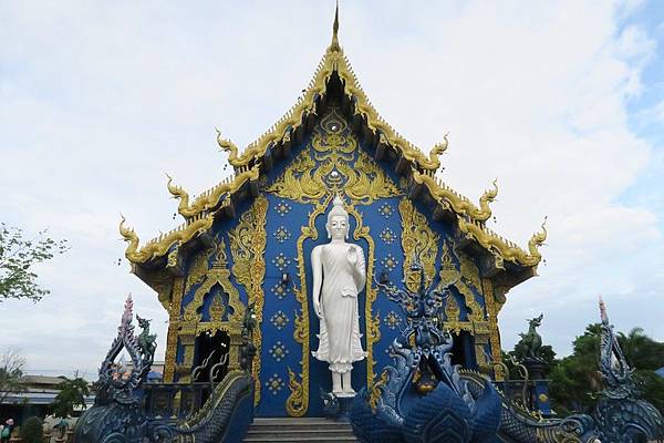 วัดร่องเสือเต้น Wat Rong Suea Ten藍廟