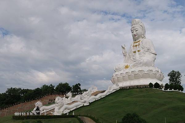 วัดห้วยปลากั้ง Wat Huay Pla Kang匯巴狂寺