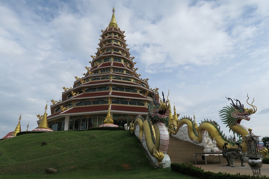 วัดห้วยปลากั้ง Wat Huay Pla Kang匯巴狂寺