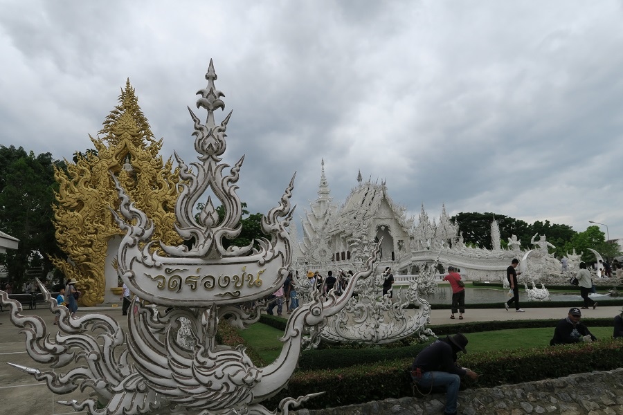 ตำบล ป่าอ้อดอนไชย Wat Rong Khun白廟