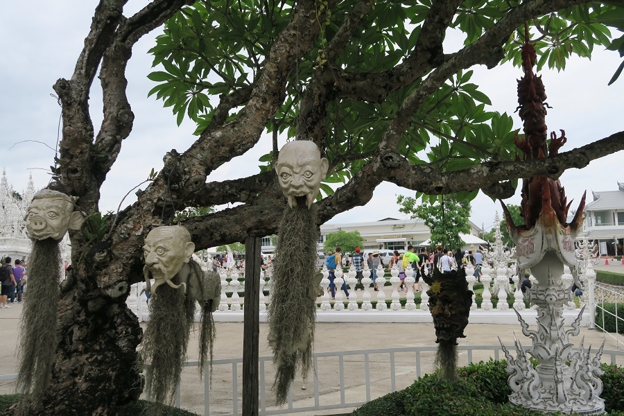 ตำบล ป่าอ้อดอนไชย Wat Rong Khun白廟