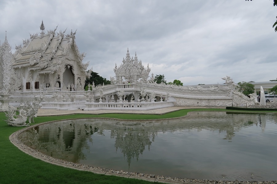 ตำบล ป่าอ้อดอนไชย Wat Rong Khun白廟