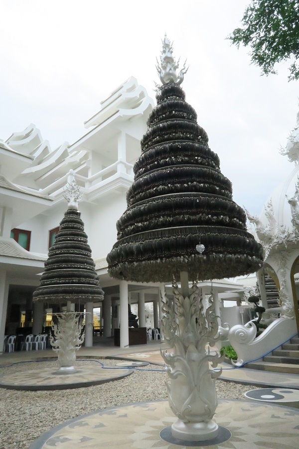 ตำบล ป่าอ้อดอนไชย Wat Rong Khun白廟