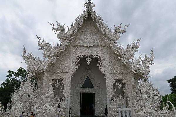 ตำบล ป่าอ้อดอนไชย Wat Rong Khun白廟