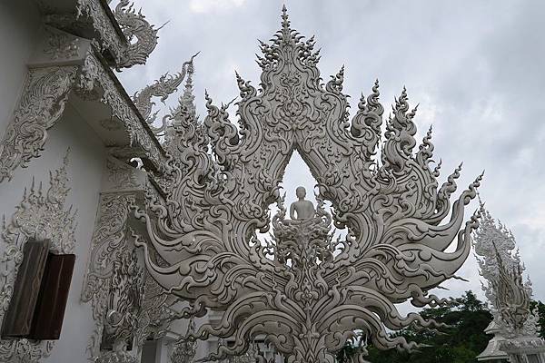 ตำบล ป่าอ้อดอนไชย Wat Rong Khun白廟