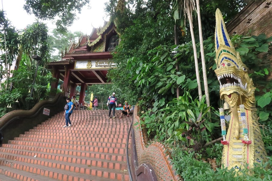 วัดพระธาตุดอยสุเทพราชวรวิหาร Wat Phrathat Doi Suthep素帖寺