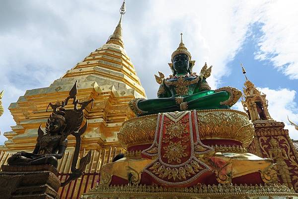 วัดพระธาตุดอยสุเทพราชวรวิหาร Wat Phrathat Doi Suthep素帖寺