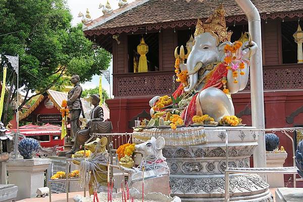 วัดศรีสุพรรณ Wat Srisuphan希素攀寺