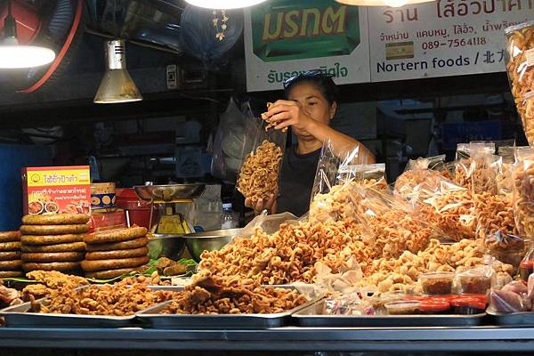 ตลาดประตูเชียงใหม่(ลุงแว่นข้าวขาหมู)清邁市場