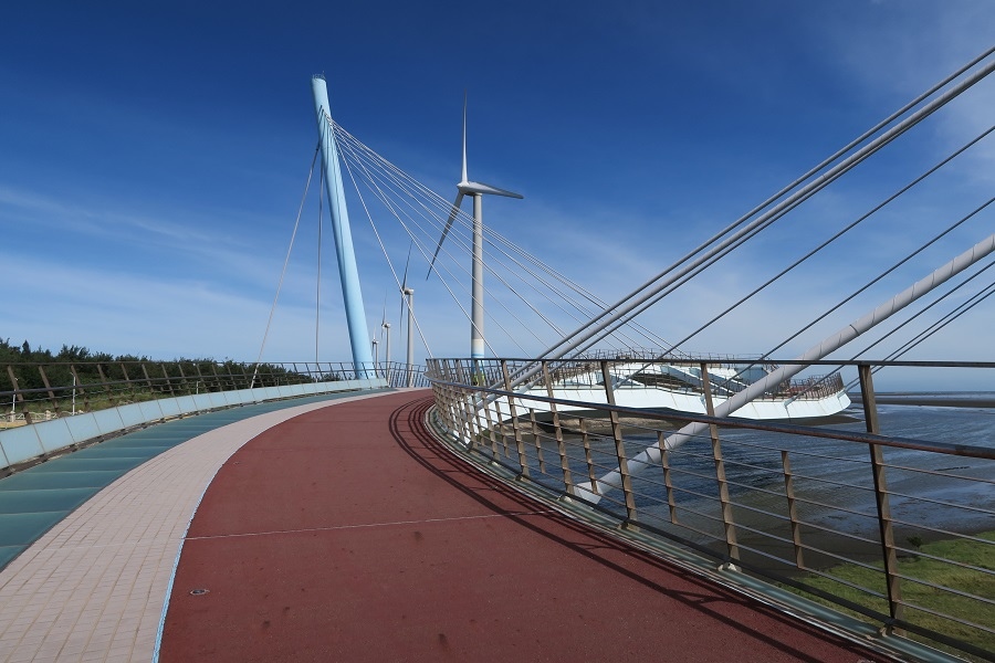 高美雙曲景觀橋