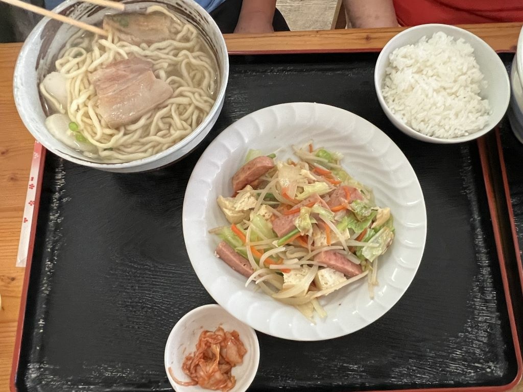 【沖繩美食】繁多川在地人喜愛的定食食堂  沖繩特色料理什錦麵
