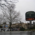 學校離五分鐘的購物中心: University Village