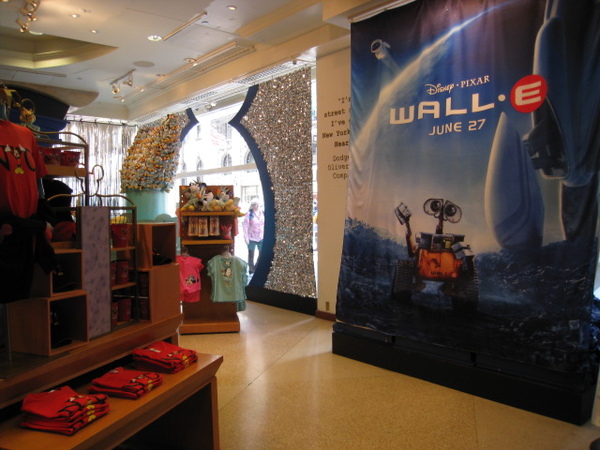 看到WALL E~~~