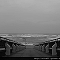 通往海裡的橋