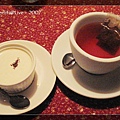 甜點飲料：義式布丁和蘋果紅茶
