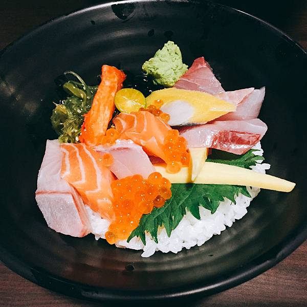 生魚片丼