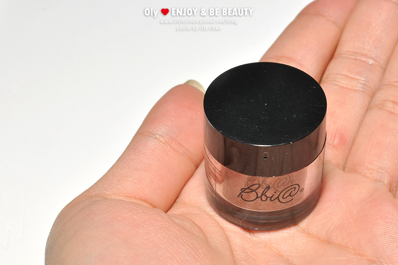 Bbia魔幻閃耀眼影粉、眼線液筆，眼影粉用法