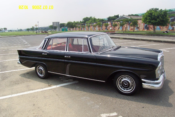 『易特商務網古董車出租1966年賓士古董車出租 230S 』