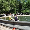 2 boys sitting by the fountain