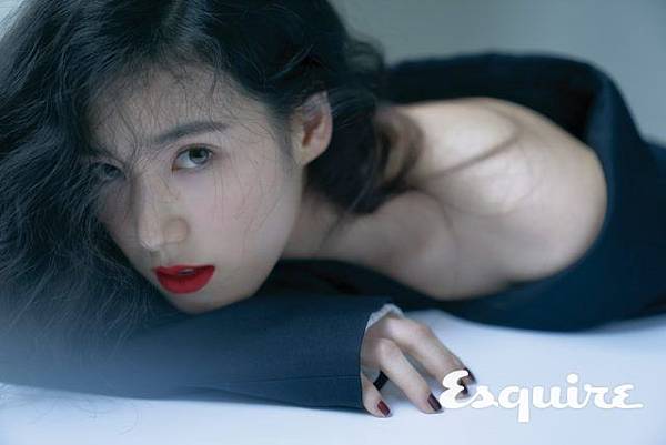 esquire-2018-05-woman-eunchae-002-640x427