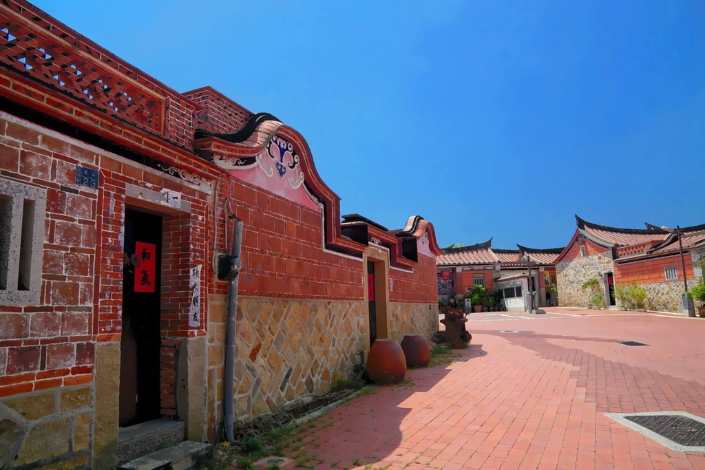 21441425_1585594671460988_703159673_o.jpg 穿梭在古宅與古宅間的小巷,有一種穿越時空感覺