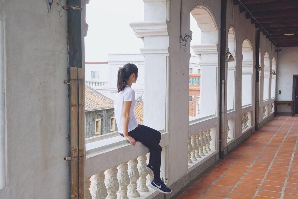 21557130_1588184354535353_393473478_o.jpg 二樓可以坐在前廊吹風、看海避暑