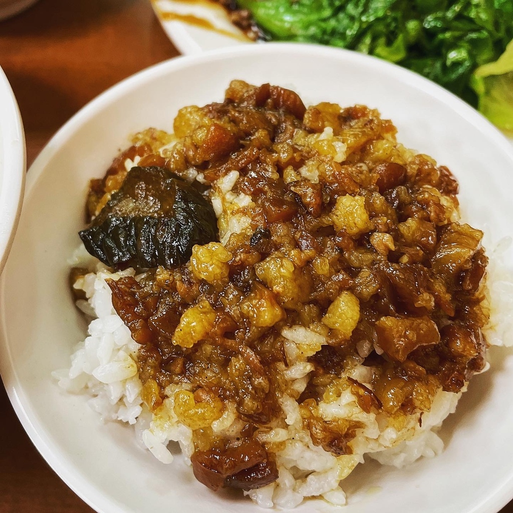 【捷運中山國小站】黃記魯肉飯：醬汁鹹甜、味道平衡不重鹹