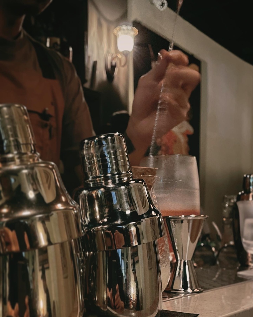【嘉義市東區】Bar SKITZ 過門：專程來喝煙燻泡泡酒，