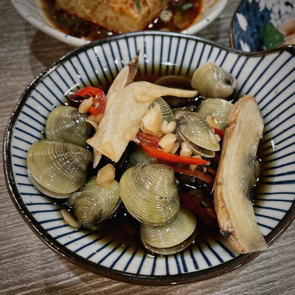 【捷運松江南京站】胖老闆誠意肉粥：除了奶茶和銷魂雞滷飯、竹筍