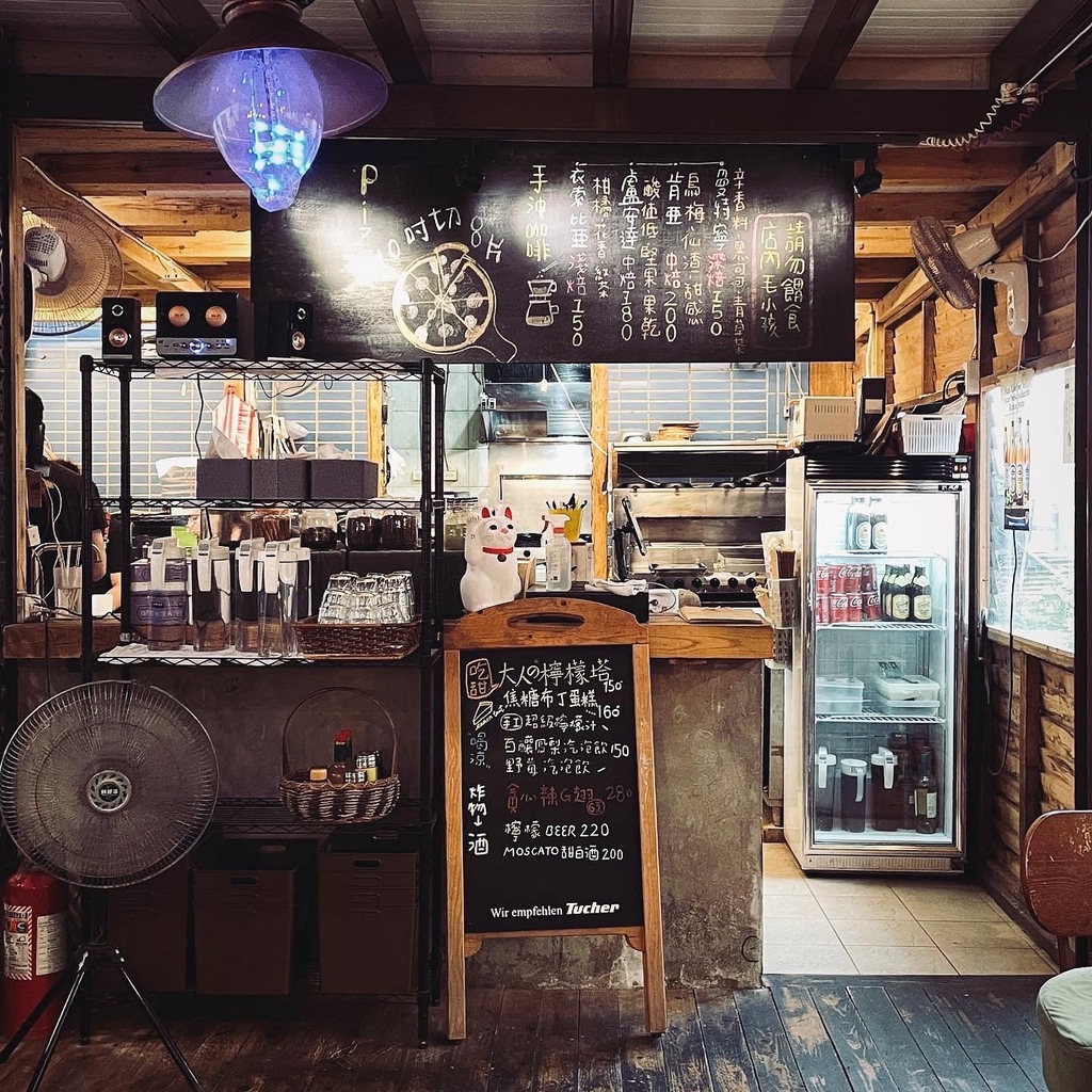 【金山】貪心咖啡館：位於金山磺港漁村的老屋咖啡館，巷弄間的矮
