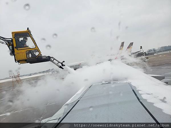 DE-ICING 2.jpg