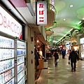日本街頭常可見到香煙販賣機，他們吸煙人口佔大多數