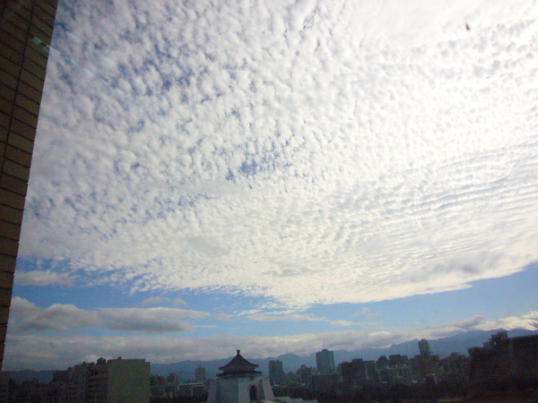 實驗室外的天空