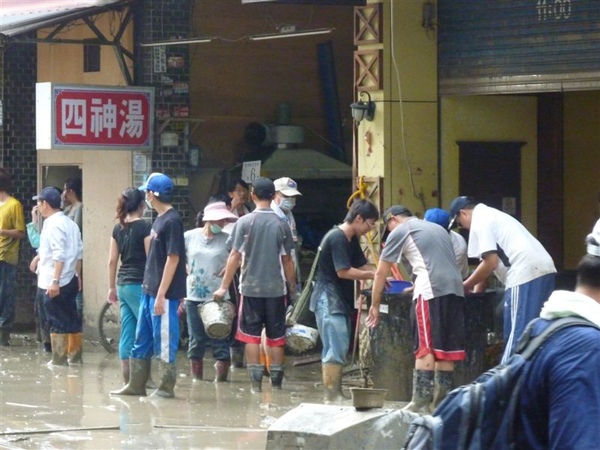 下午結束,大家稍微清洗工具