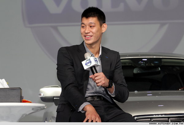VOLVO全球品牌大使的林書豪，參加國際富豪汽車舉辦的「Lin-Credible VOLVO Brand Tour」品牌活動，與VOLVO的車主們近距離的互動。