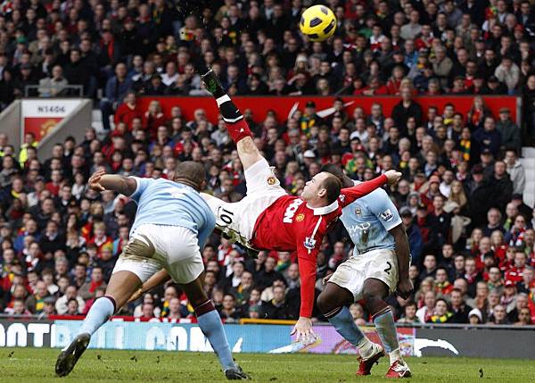 Wayne-Rooneys-spectacular-bicycle-kick